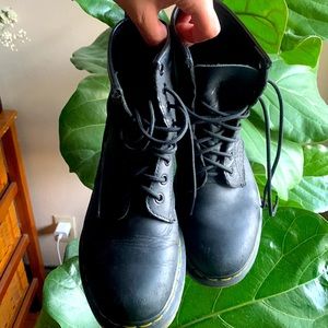 1460 Dr. Martens // Abandon